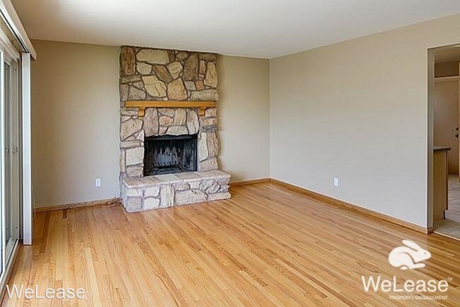 3 br, 1.5 bath House - 1363 Bluebird St. photo'