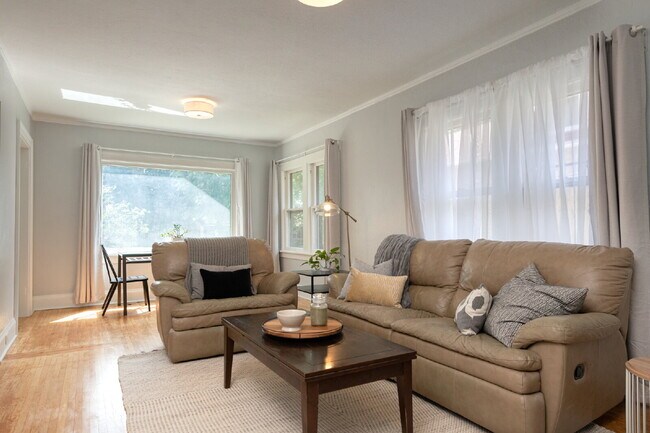 Foto del edificio - 909 20th Ave SE