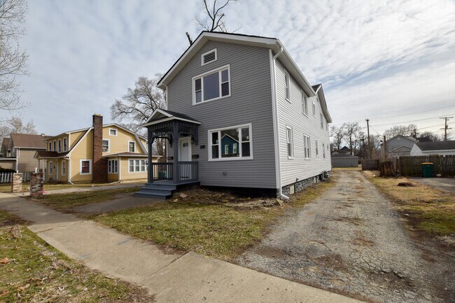 Building Photo - 208 Mound St