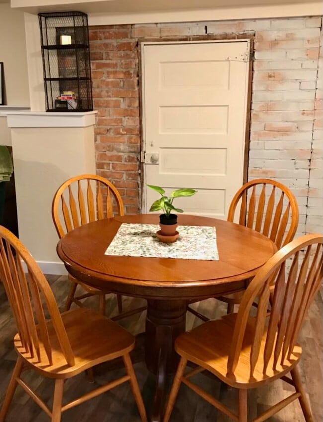 Dining Area - 533 Connell Ave