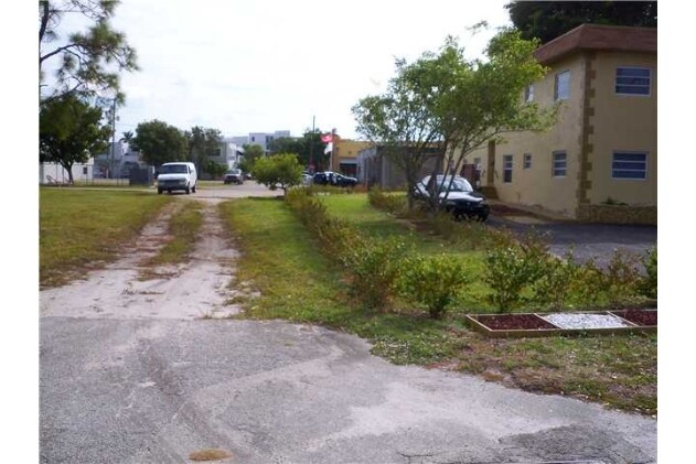  - 1000-1002 NW 2nd St