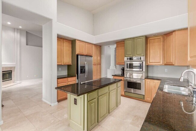 Building Photo - "Discover Your Dream Oasis: Spacious 4-Bedroom Retreat in Scottsdale's Paradise Drive!"