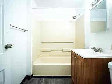 Building Photo - 1259 E 187th St
