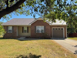 Building Photo - 3713 Heather Dr