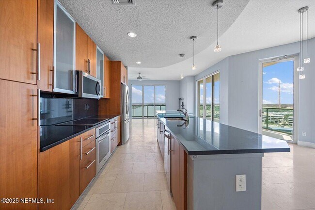 Foto del edificio - 1431 Riverplace Blvd