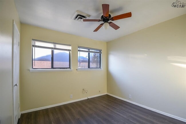 Building Photo - 1604 Red Fox Rd