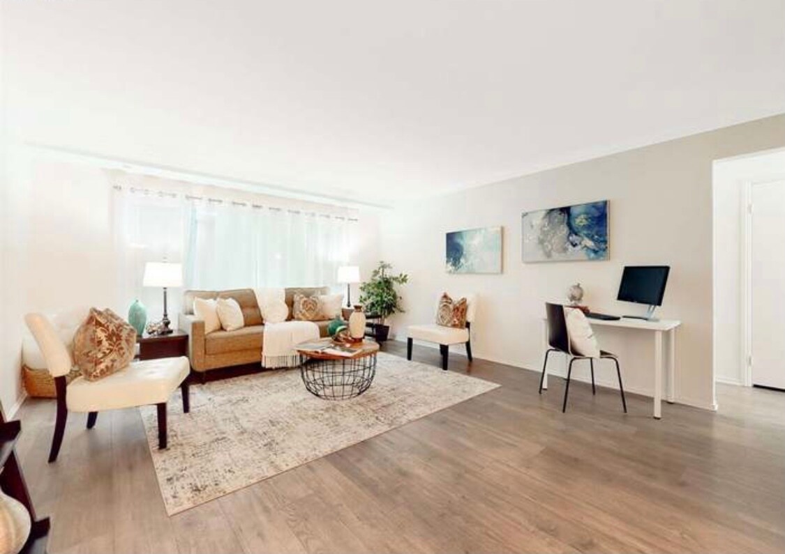 Sala de estar - 2316 Lakeshore Ave