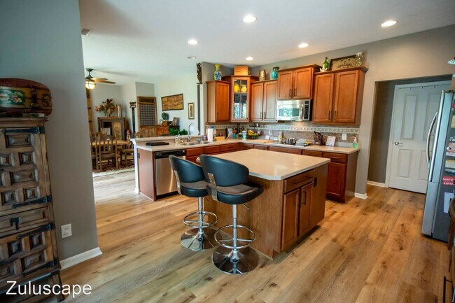 Building Photo - 5 br, 3 bath House - 12952 Ambergate Drive
