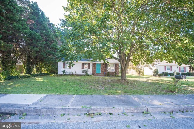 Building Photo - 104 Halsey Dr