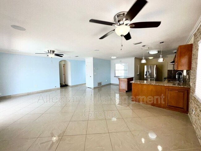 Building Photo - 836 Iron Oak Dr