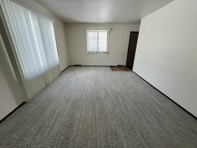 Building Photo - 484 W 30th St