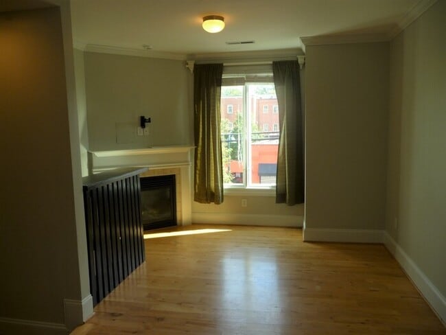 Photo - 400-107 W Rosemary St Townhome