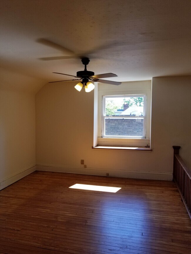 Foto del edificio - 15109 Clifton Blvd