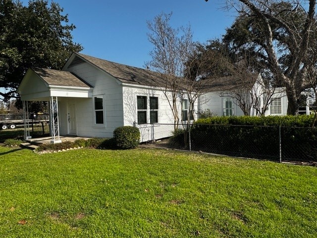 Foto del edificio - 14742 Hempstead Rd