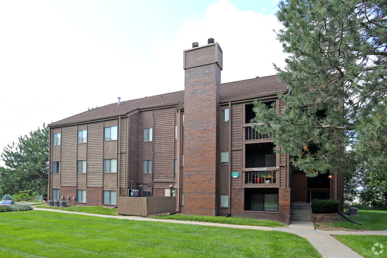 Primary Photo - Lake Candlewood Apartments