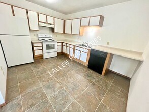 Building Photo - 904 Riverfront Rd