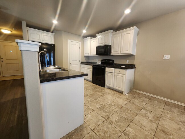 Foto del edificio - Beautiful 4 bedroom