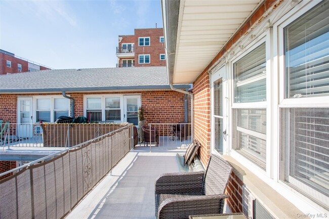 Foto del edificio - 765 Shore Rd