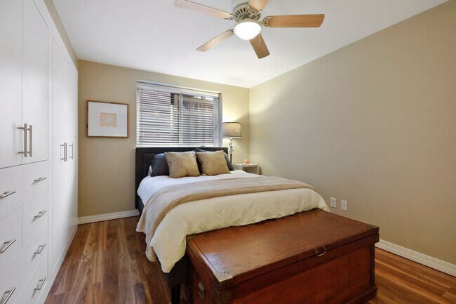 Foto del edificio - 2706 Humboldt Ave S