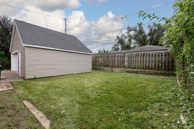 Building Photo - 425 Blackhawk Ave