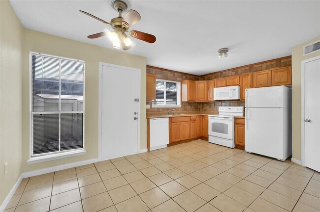 Building Photo - 250 El Dorado Blvd