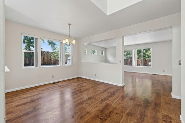 Foto del edificio - 5 Bedroom Home Close to UNR!