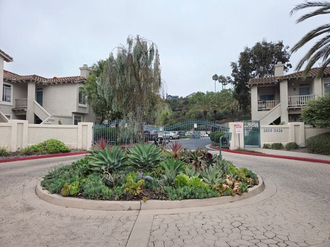 Building Photo - Adorable Rancho Del Oro Condo!