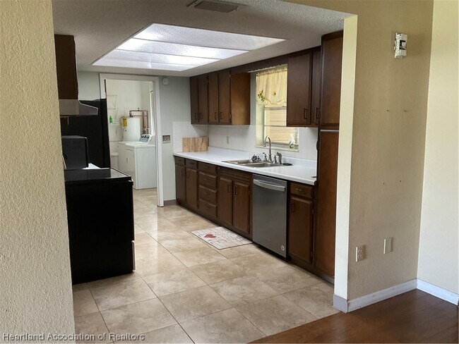 Building Photo - 106 Karola Dr