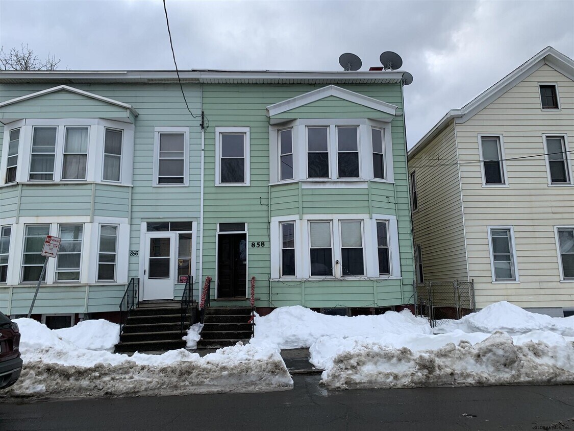 Foto principal - 858 3rd St