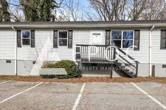 Building Photo - 634 S Elm St