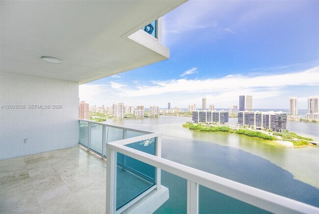 Foto del edificio - 3201 NE 183rd St