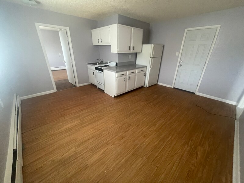 Foto principal - 125 Charmony Frontage Rd