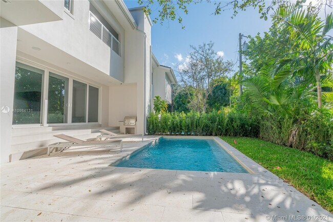 Building Photo - 3508 Segovia St
