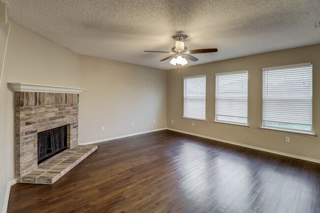 Building Photo - 2538 St Luke Ln
