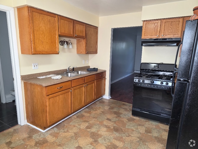 Building Photo - 15546 Sunset Dr