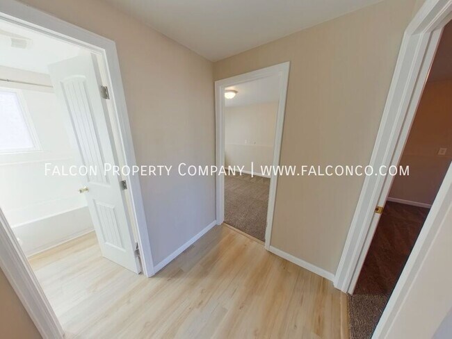 Building Photo - Inviting Apartment in Village 7! - Approve...