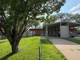 Building Photo - 3718-3718 NW 51st St