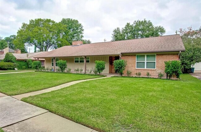 Foto del edificio - 3810 Wickersham Ln