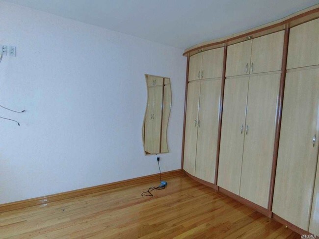 Foto del edificio - 153-38-15376 76th Rd