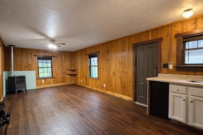 Building Photo - 14739 River Trail