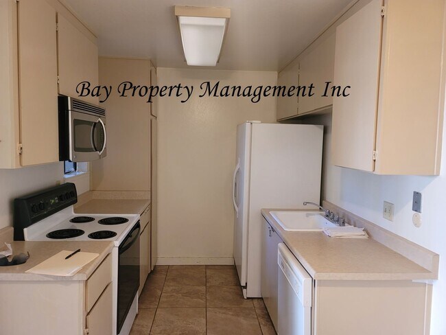 Building Photo - Available soon! 1 bedroom condo in Monterey