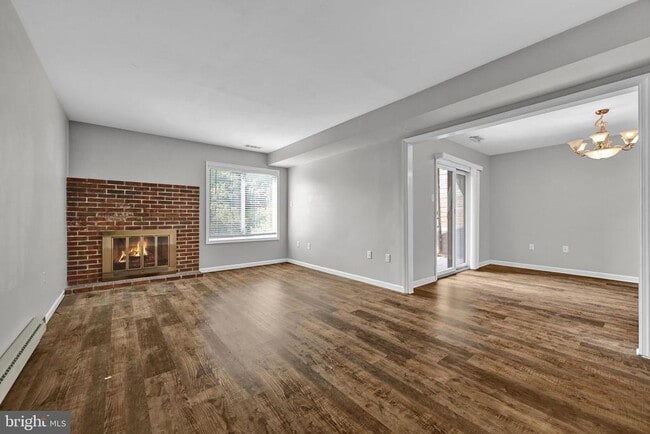Building Photo - 1702 Village Rd