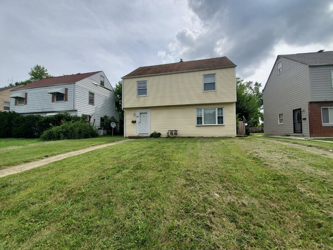 Primary Photo - 66 N Waverly St