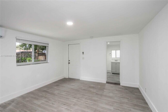 Building Photo - 1624 NW 17th Ln