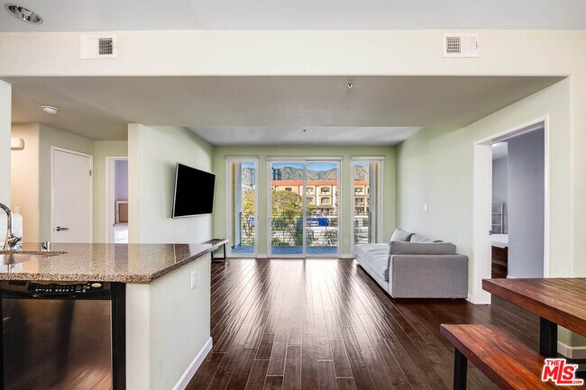 Foto del edificio - 250 N 1st St