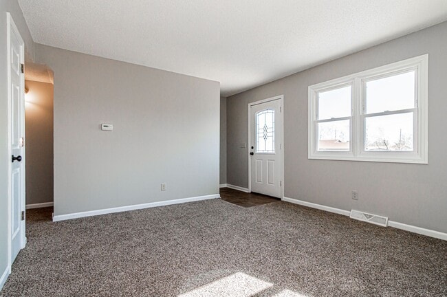 Building Photo - 1369 Parkside Dr