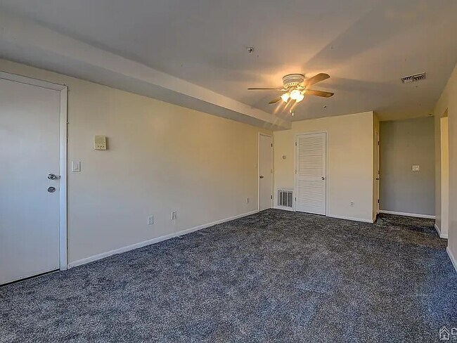 Building Photo - 143 College Dr