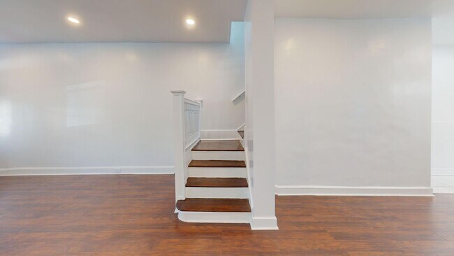 Building Photo - Four Bedroom 2,500 Square Foot House W/Back Patio, Multiple Kitchens/Laundry Facilities