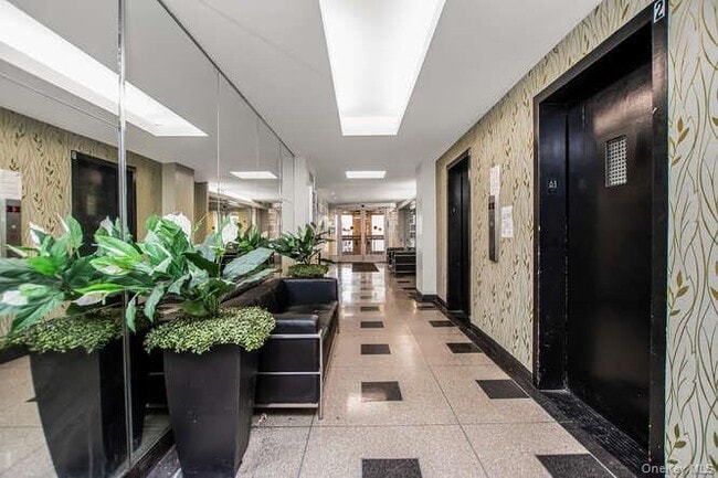 Foto del edificio - 6 Fordham Hill Oval