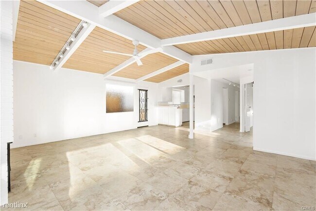 Foto del edificio - 3 br, 2 bath Duplex - 2500 1st Ave